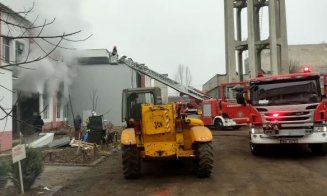 Incendiu la o hală în Piața 1 Mai