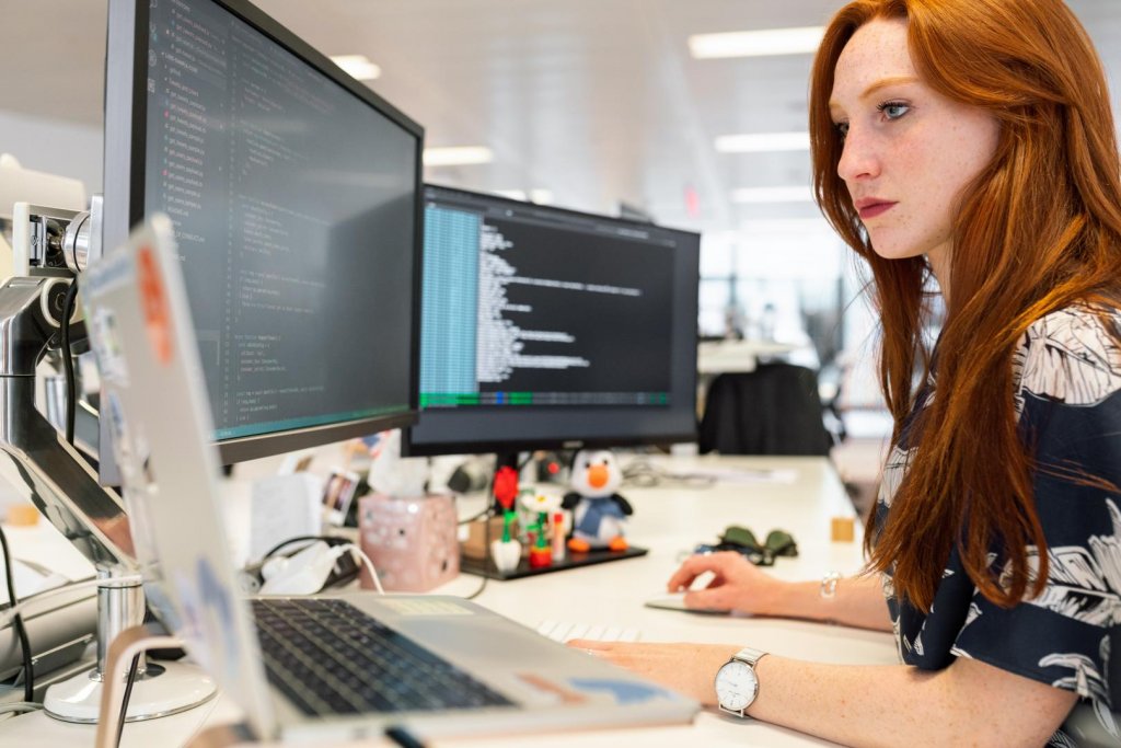 De ce niciun IT-ist nu vrea să lucreze la Primăria Cluj-Napoca pentru 10.000 de lei