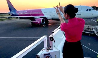 Stewardesă la Wizz Air sau Blue Air: Ce salarii oferă cele două companii low-cost care operează în România