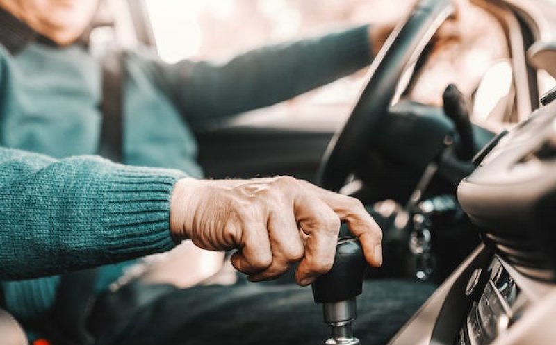 Bunic de 70 de ani, prins conducând rupt de beat pe o stradă din Cluj-Napoca