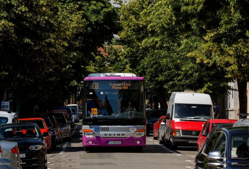 Programul de transport la școală pentru elevi continuă la Cluj-Napoca. Anunțul CTP