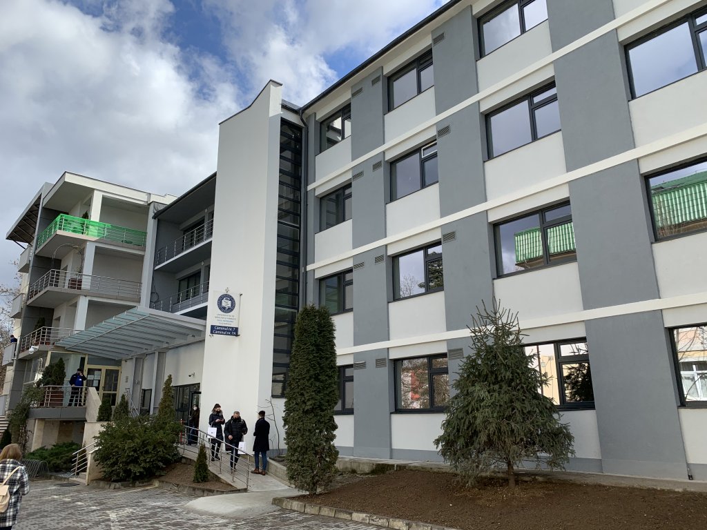Cum arată căminul din Hasdeu în care UMF a băgat 2 milioane de euro