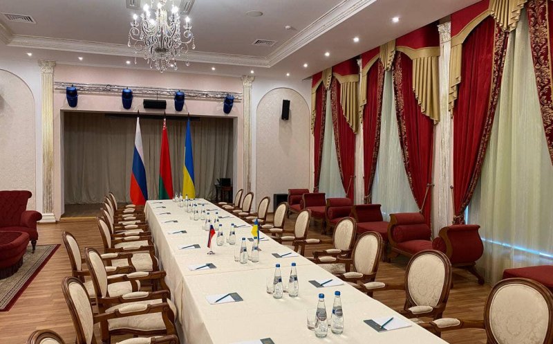 NEGOCIERI PENTRU PACE. Kremlinul refuză să spună ce vrea exact / Ucraina cere retragerea trupelor rusești