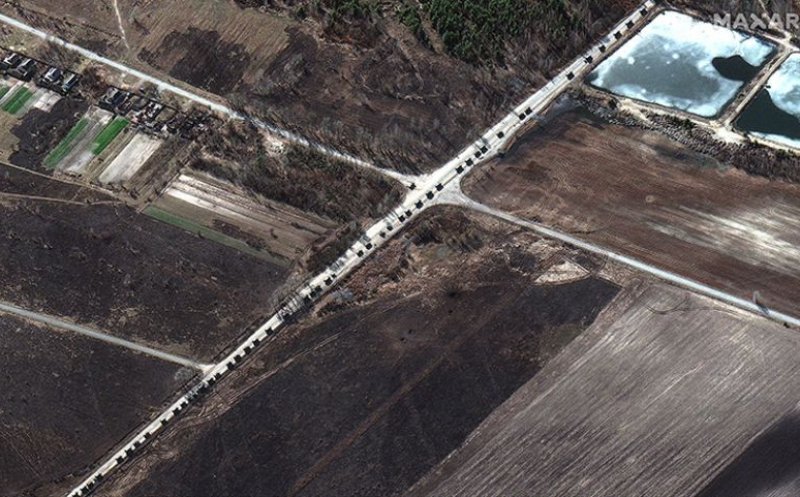 Rușii pregătesc asediul Kievului. O coloană imensă de vehicule militare se îndreaptă spre capitala Ucrainei