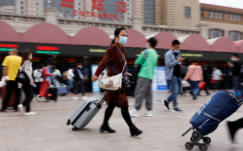 Val de cazuri COVID în Shanghai. Autorităţile locale înăspresc restricțiile