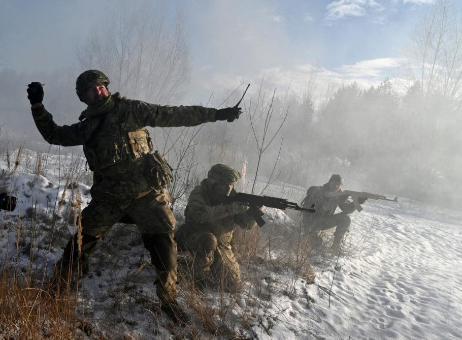 Jurnal de pe front: Invadatorii ruși trag cu bombe vechi şi imprecise / Cum rezistă armata ucraineană