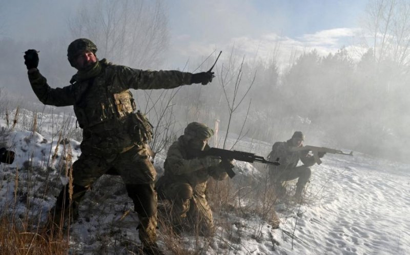 Jurnal de pe front: Invadatorii ruși trag cu bombe vechi şi imprecise / Cum rezistă armata ucraineană