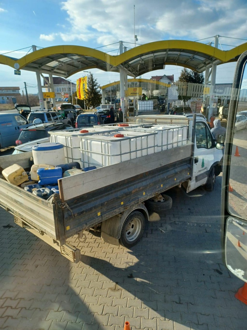 Apelul lui Rareș Bogdan, după scumpirea carburanților: „Vă rog din suflet, fiți responsabili, NU intrați în panică!”
