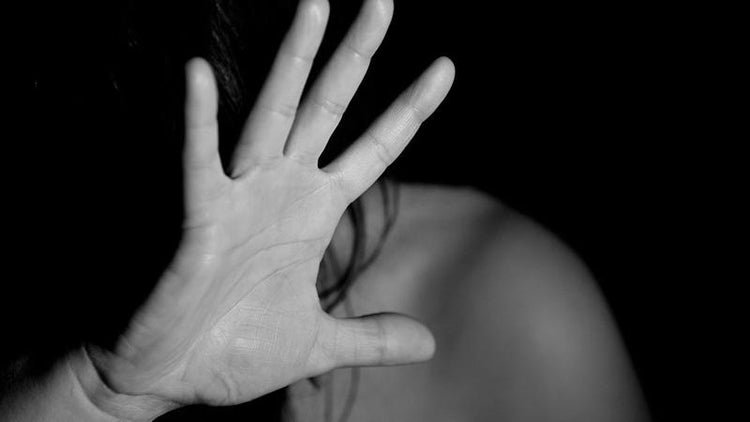 Minoră, bătută și violată de un bărbat din Cluj. Au fost necesare 6 luni de cercetări, până la reținerea agresorului