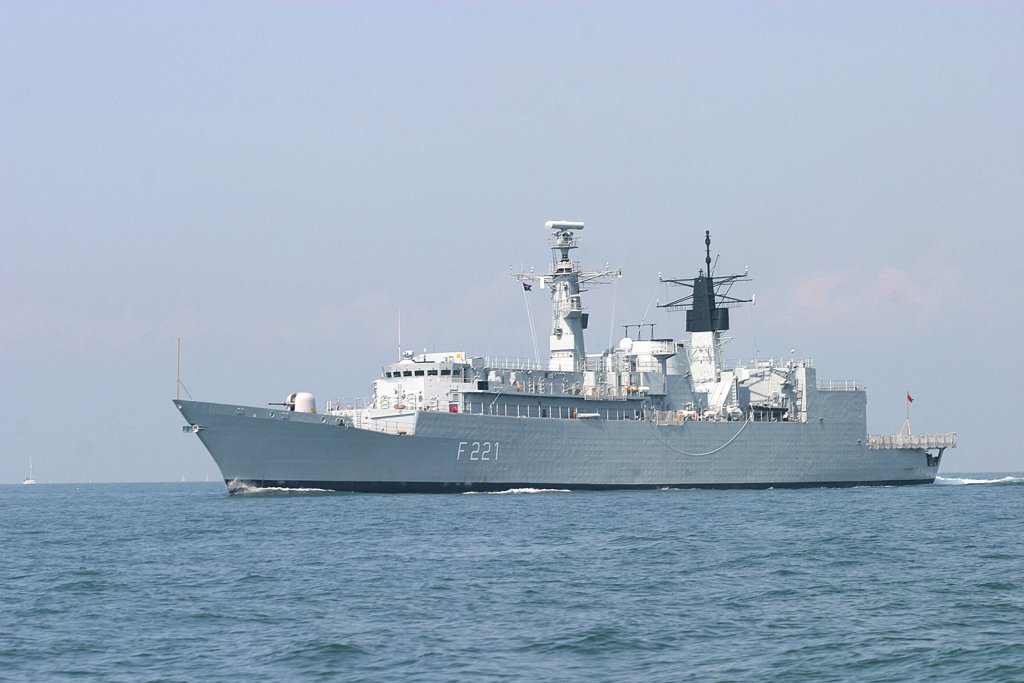 Nave de război chineze și americane au trecut prin Strâmtoarea Taiwan