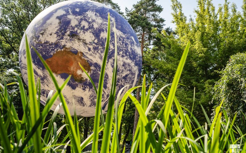 "Pământul'', expus în Grădina Botanică din Cluj-Napoca. În scop umanitar pentru Ucraina