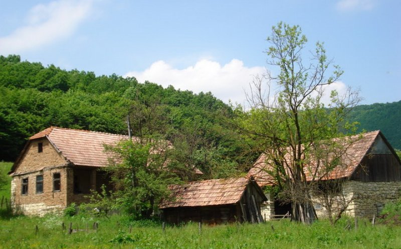 Refugiații ucraineni primesc gratis case și terenuri în satele depopulate din România
