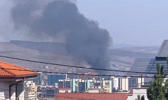 Incendiu în Cluj. Un nor negru de fum, vizibil din tot orașul