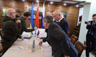 Negocierile pentru pace dau primele rezultate: Rusia anunță că reduce acțiunile militare spre Kiev și Cernihiv