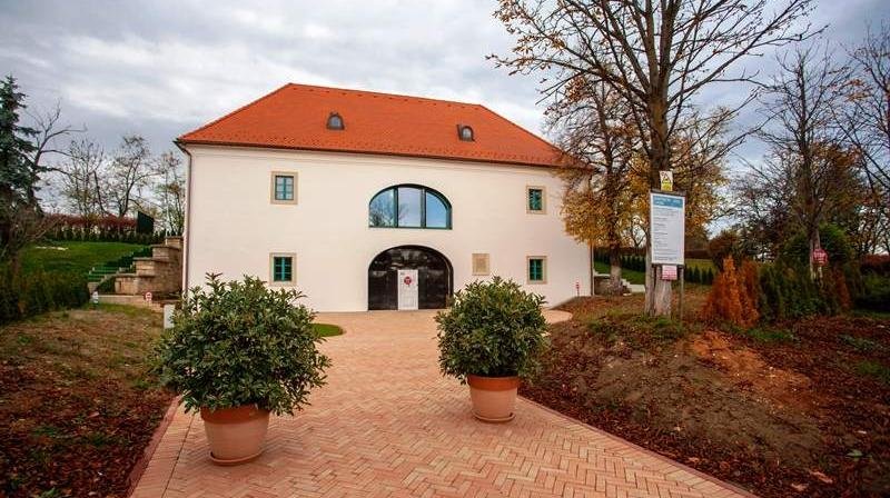 Cu Cetățuia în modernizare, proprierarii Wiener Tor (de vânzare cu peste 3 mil. euro) vor să scape de "spațiile verzi" pentru profit