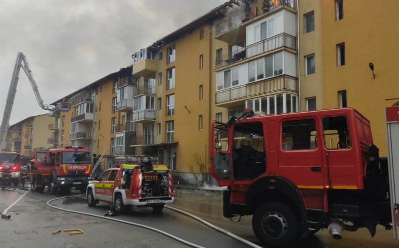 10 apartamente afectate în incendiul din Florești. Tot blocul evacuat/ O femeie a făcut un atac de panică