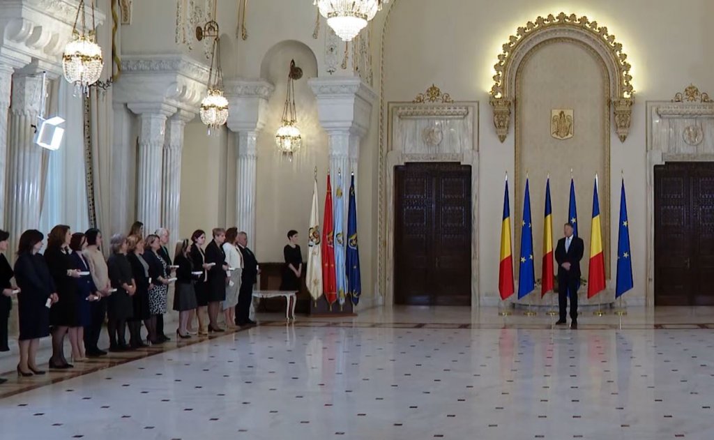 Două cadre medicale din Cluj, din prima linie COVID, decorate de Klaus Iohannis