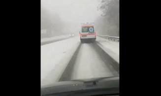 S-a întors iarna la Cluj! Zăpadă pe Feleac: „Urcare și coborâre - dezastru”