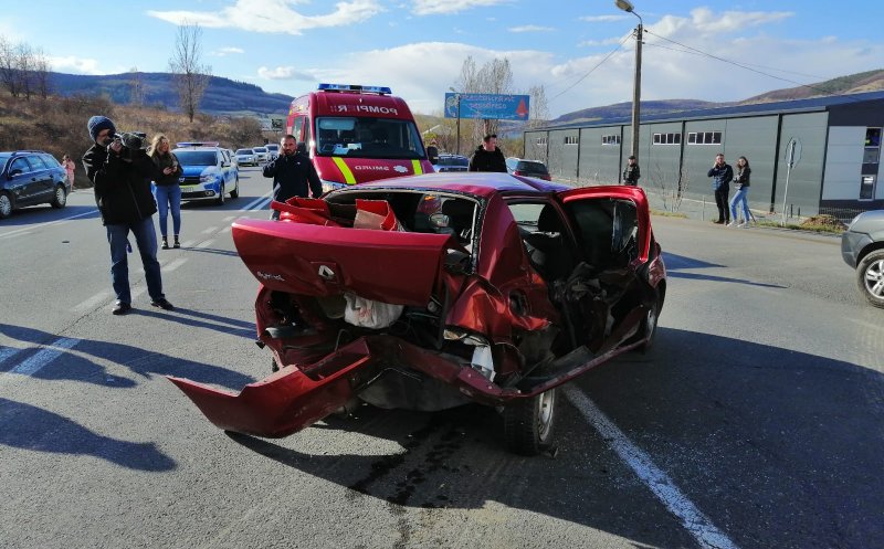 Accident cu două mașini pe Cluj - Turda. Traficul, dat peste cap