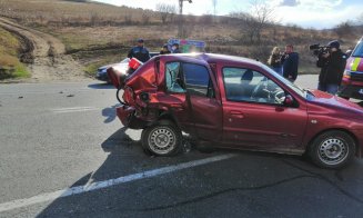 Accident cu două mașini pe Cluj - Turda. Traficul, dat peste cap