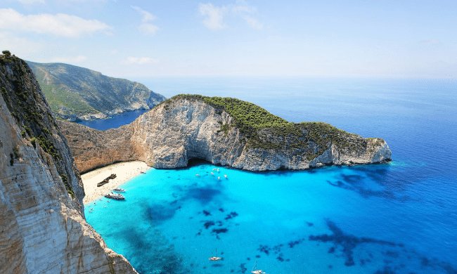 Grecia scoate toate restricţiile anti-COVID pe durata sezonului turistic