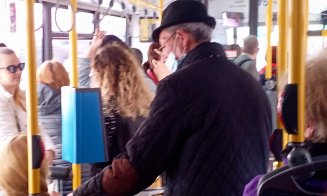 Liniile CTP, raiul cerșetorilor! S-a instalat cu scaun cu tot în autobuz și le-a altoit pe tinerele care nu scoteau bani