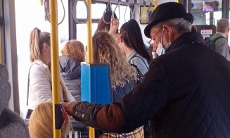 Liniile CTP, raiul cerșetorilor! S-a instalat cu scaun cu tot în autobuz și le-a altoit pe tinerele care nu scoteau bani