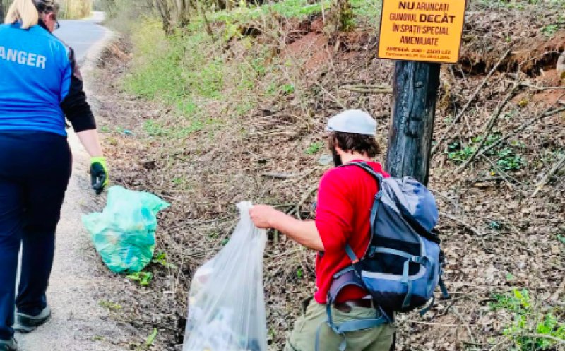 Clujenii fac treabă bună. Douăzeci de oameni au strâns munți de gunoaie după o acțiune de ecologizare