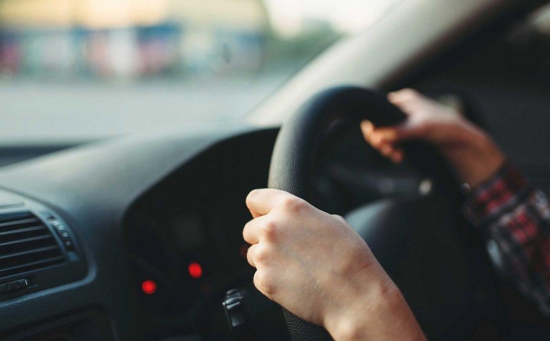 Adolescent din Cluj, probleme cu Poliția. A furat o mașină și a condus-o prin oraș