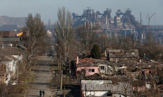 Continuă bătălia pentru Mariupol. Rușii le cer ucrainenilor să se predea