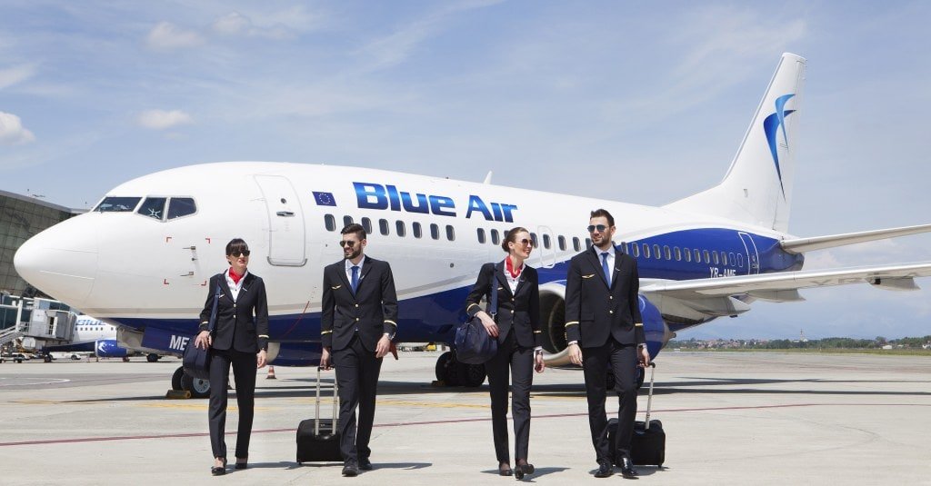 Blue Air a suspendat recent sute de zboruri. Turiştii, nevoiţi să caute contra cronometru alternative de zbor