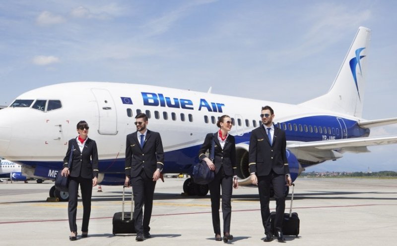 Blue Air a suspendat recent sute de zboruri. Turiştii, nevoiţi să caute contra cronometru alternative de zbor