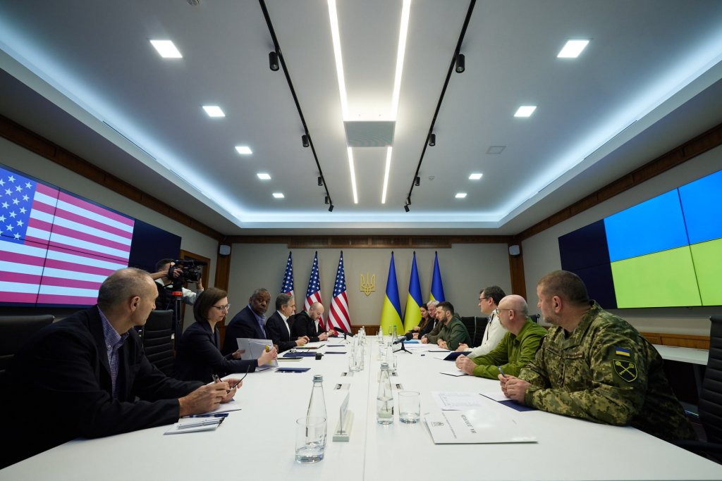 Zelenski s-a întâlnit la Kiev cu Blinken și Austin. SUA promite un ajutor militar de sute de milioane de dolari