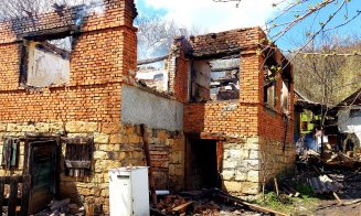 Incendiu puternic la o casă din Cluj. S-a făcut scrum/ Un bărbat a suferit arsuri