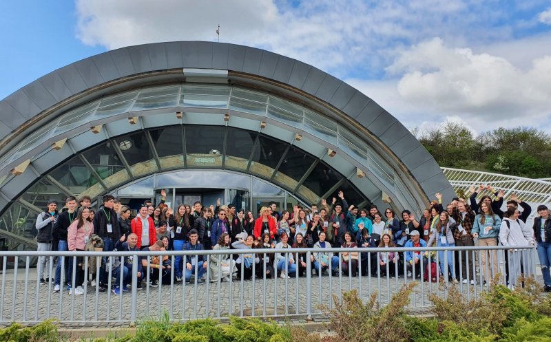 Trei eleve de la un liceu din Cluj-Napoca, în lotul național de pregătire pentru Olimpiada Internațională de Biologie