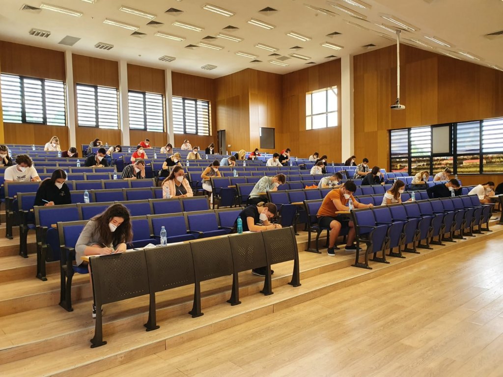 Aproape 1.500 de candidați la examenul de simulare a admiterii la UMF Cluj. Care au fost cele mai căutate specializări