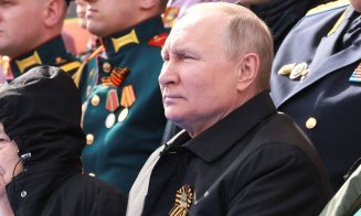 Putin nu se simte bine? A avut nevoie de o pătură la parada din Piața Roșie