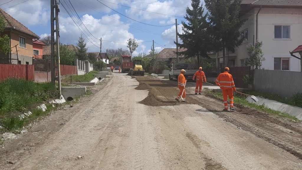 Au început reparațiile pe două drumuri județene cu probleme din Cluj