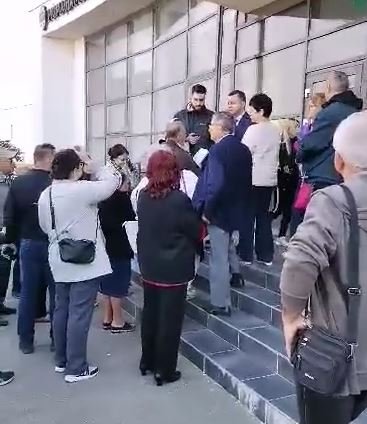 S-au răzgândit! Scandal la Pașapoarte în Turda: oamenii s-au prezentat la ghișeu, dar au fost trimiși acasă să-și facă programare
