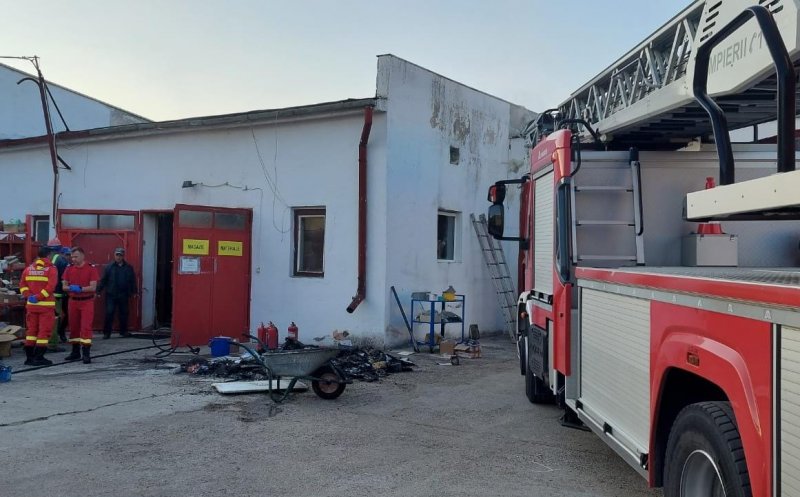 Incendiu la un depozit din Bonțida. Pompierii au reușit să oprească extinderea flăcărilor