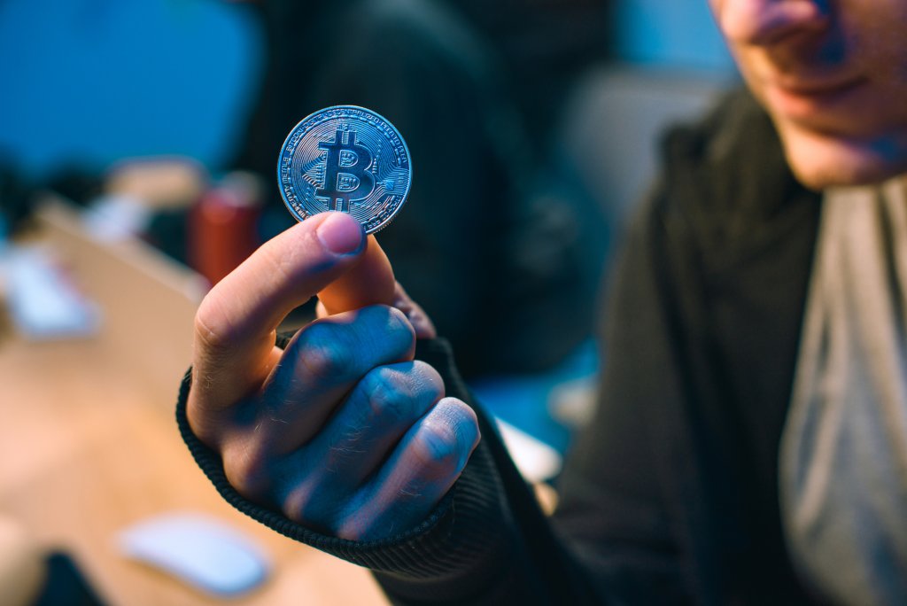 Piața crypto, în cădere liberă. Bitcoin pierde tot avansul din 2021 și ajunge la minimul ultimelor 16 luni
