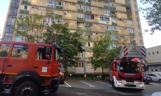Incendiu într-un bloc din Mănăștur. Zeci de locatari s-au autoevacuat până la sosirea pompierilor