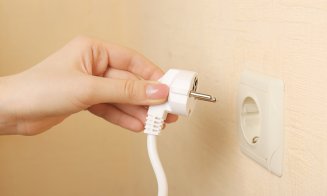 Românii consumă mai puțin curent electric din cauza scumpirilor