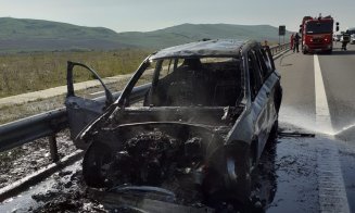 Mașină distrusă în totalitate de flăcări pe autostrada A10