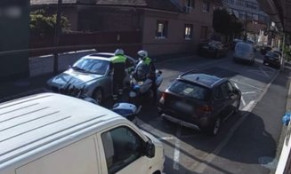 Scene ca în filme pe străzile din Cluj-Napoca! Un șofer băut și fără permis, urmărit de polițiști cu două motociclete
