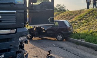 Accident Cluj: Impact frontal între o mașină și un TIR în Dej/ Un bătrân de 85 de ani, transportat la spital