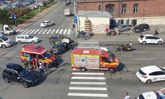 Accident în centrul Clujului. Implicat și un taxi/ Intervine SMURD-ul