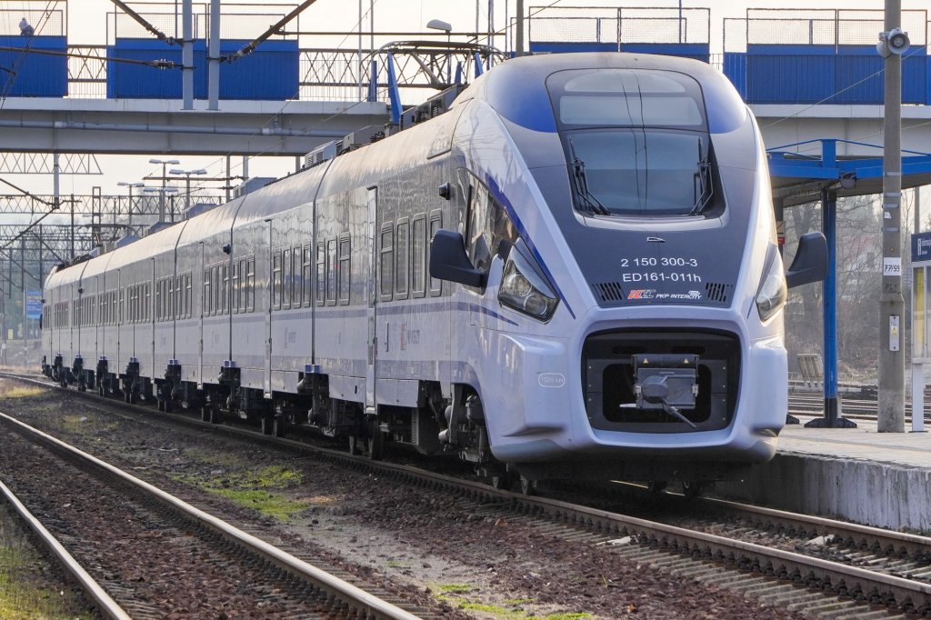 Licitație de miliarde la Ministerul Transporturilor. Noile trenuri electrice vor circula pe ruta Huedin – Cluj – Bistrița