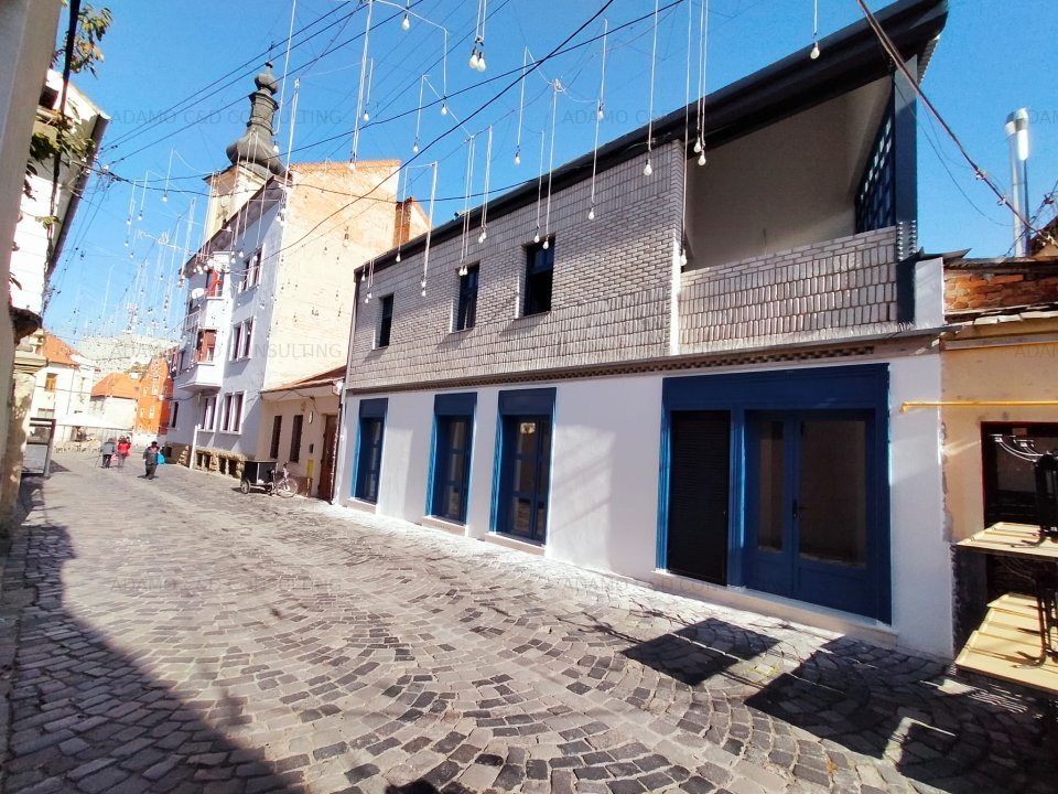 Cândva un local maghiar cu șah, acum o clădire modernă cu chirie ce ustură. În centrul Clujului
