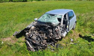Accident GRAV în Căpușu Mare. Impact violent între un TIR și o mașină/ O tânără a rămas încarcerată